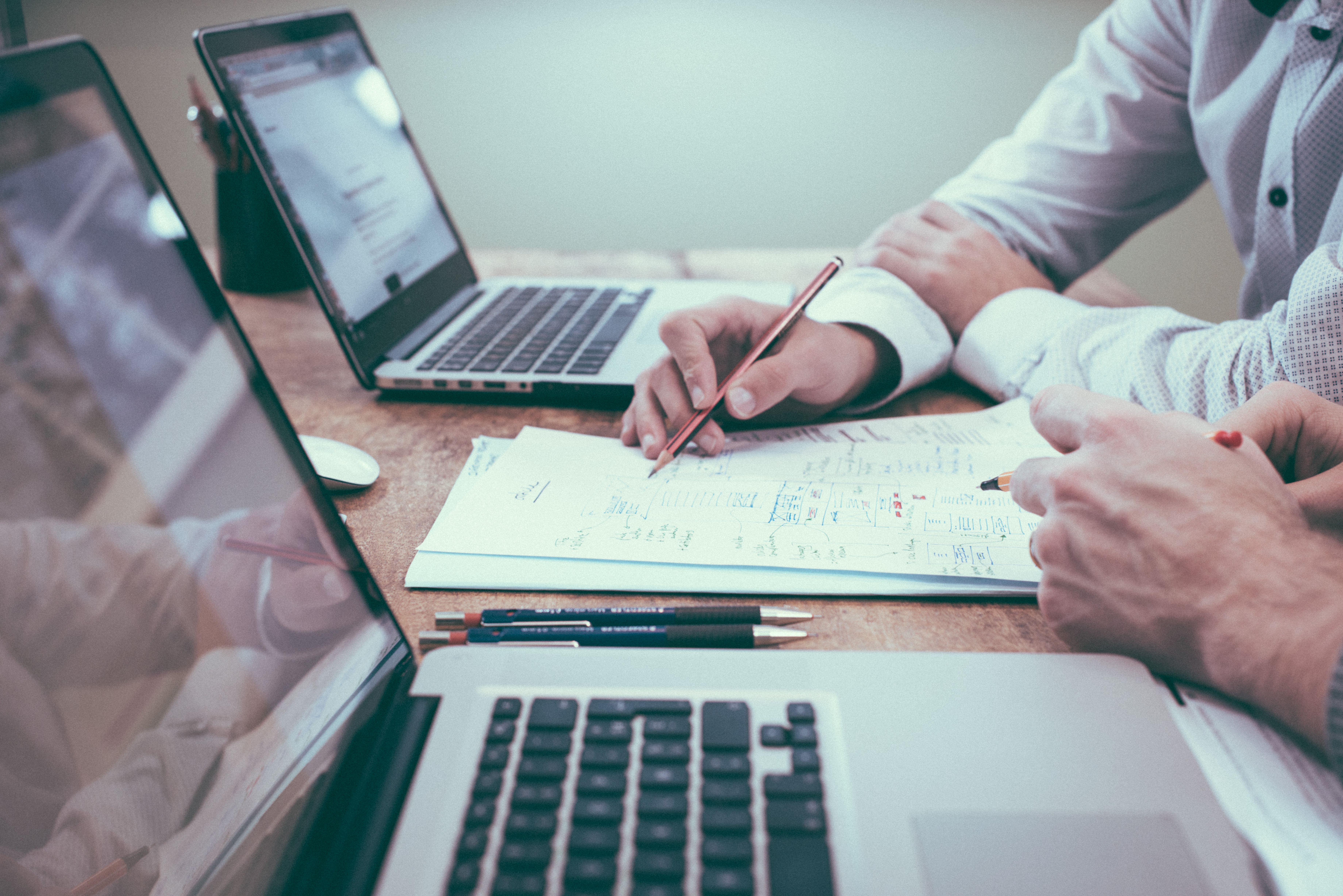 Converting a Contractor to a Full-Time Employee: A Guide for Overseas Employers