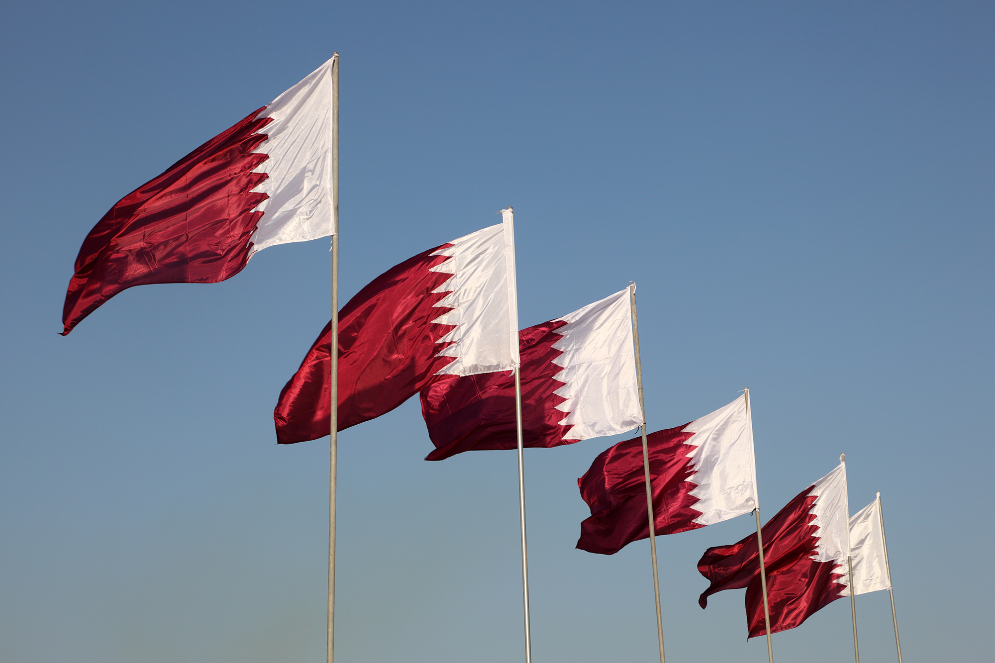 QATAR – Expatriates may stay and use banks beyond visa expiration