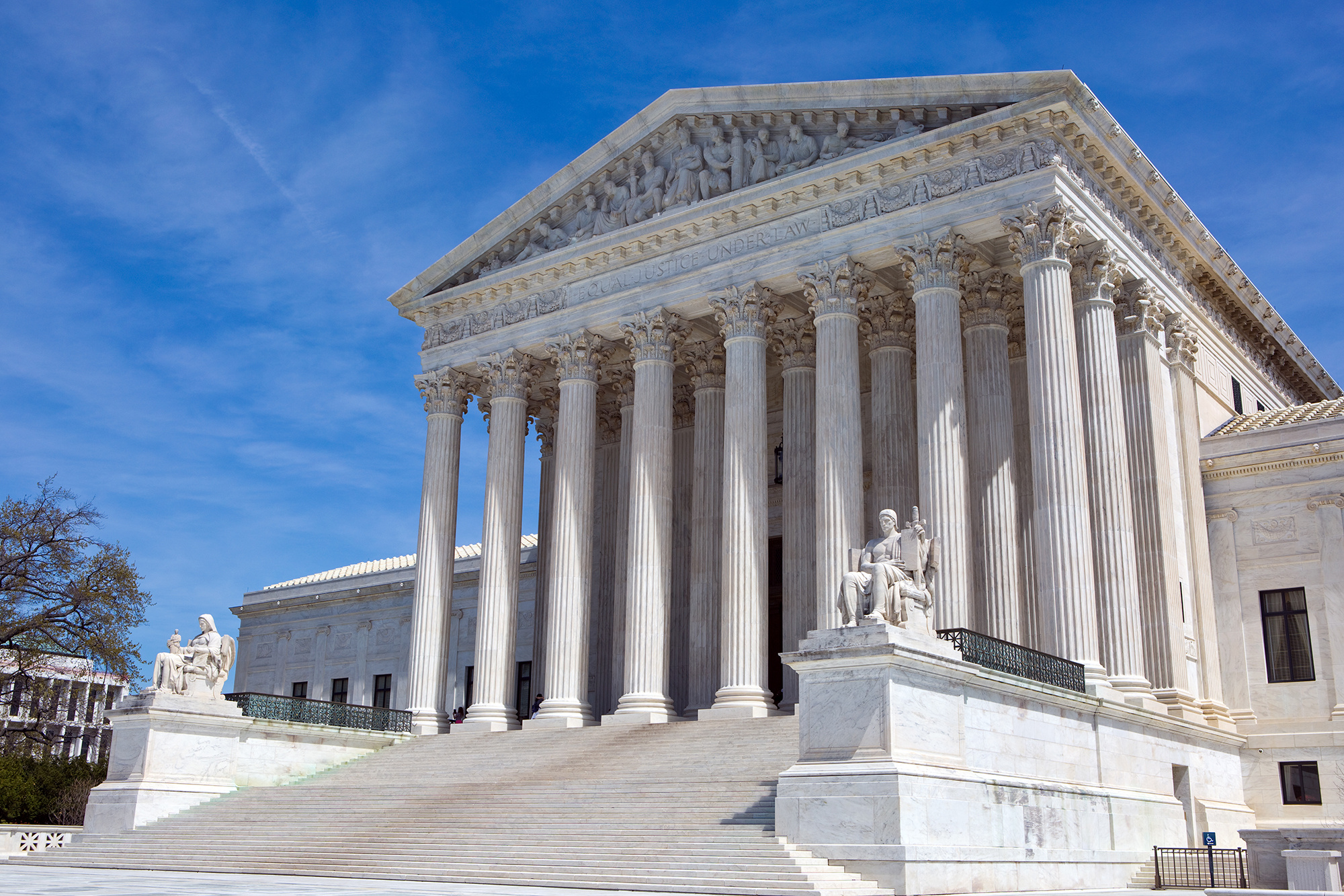 UNITED STATES – Supreme Court to decide travel ban legality